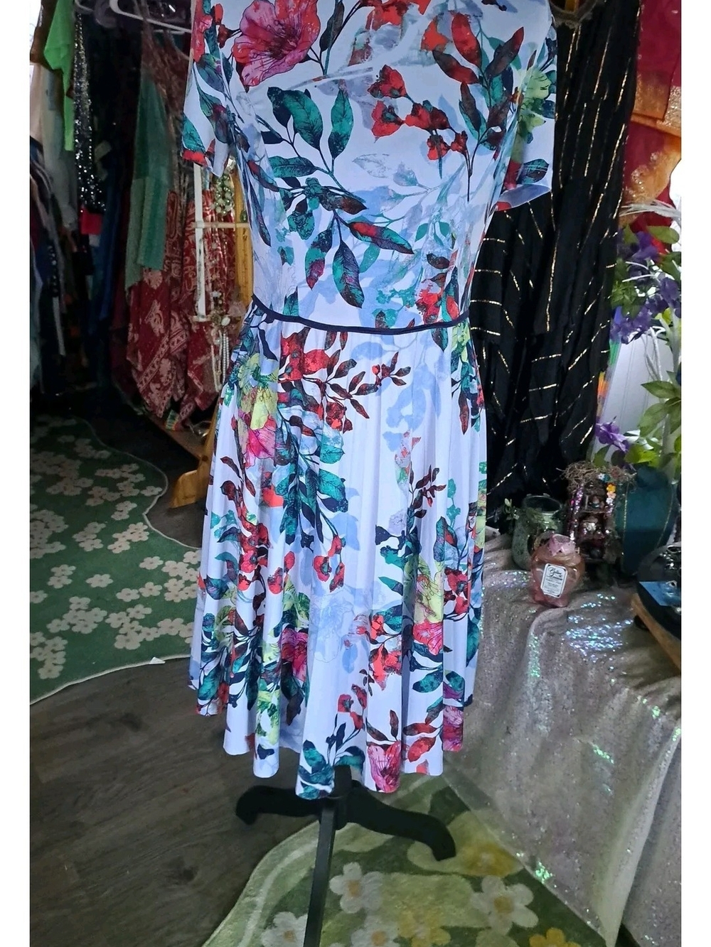 Secret Garden Waltz Floral Fit & Flare Midi Dress • Maggy London • Size 8